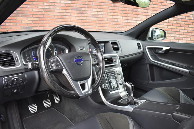Volvo V60 T3 153PK R-Design Automaat | Trekhaak | All season banden |