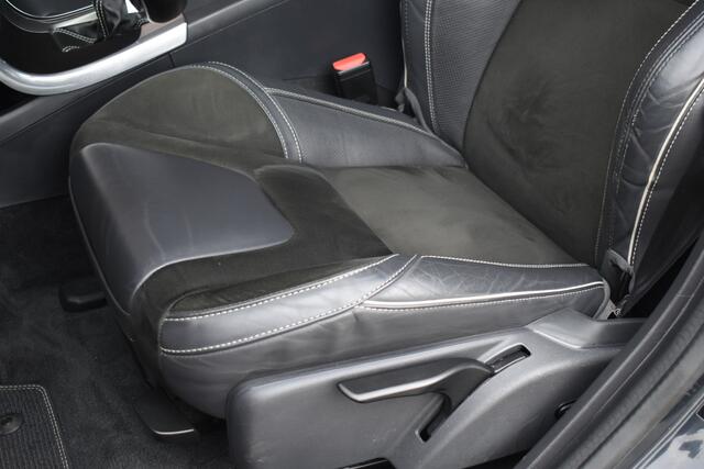 Volvo V60 T3 153PK R-Design Automaat | Trekhaak | All season banden |
