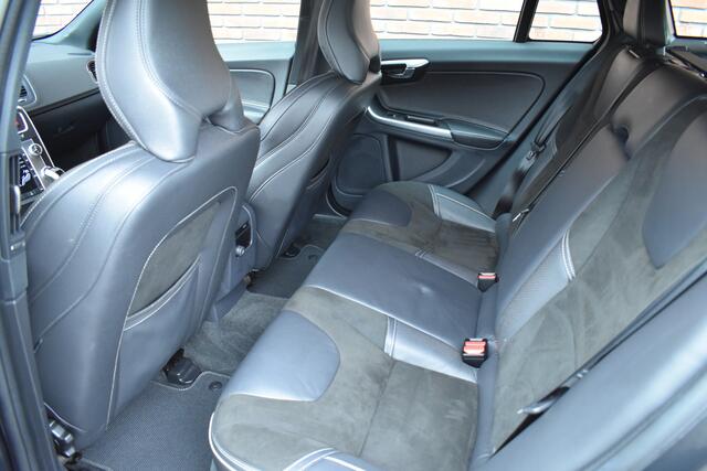 Volvo V60 T3 153PK R-Design Automaat | Trekhaak | All season banden |