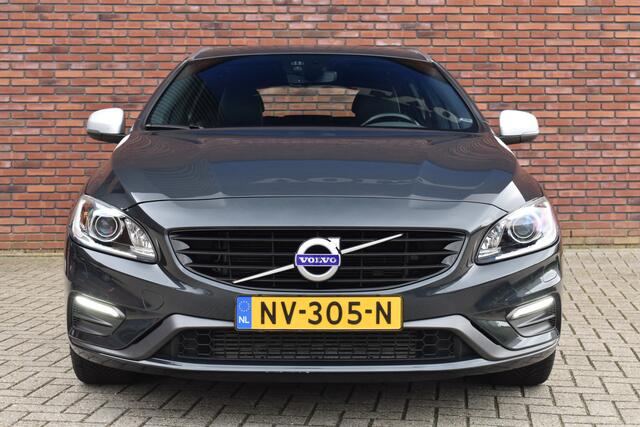 Volvo V60 T3 153PK R-Design Automaat | Trekhaak | All season banden |