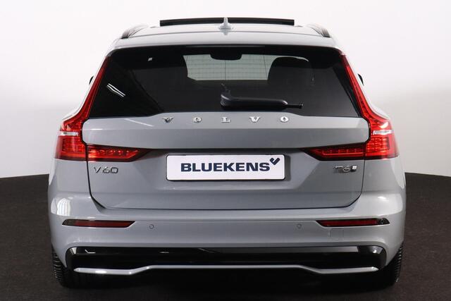 Volvo V60 T6 Recharge AWD Plus Dark - Panorama/schuifdak - IntelliSafe Assist & Surround - 360º Camera - Harman/Kardon audio - Verwarmde voorstoelen, stuur & achterbank - Parkeersensoren voor & achter - Elektr. bedienb. voorstoelen met geheugen - Head up display - Extra getint glas - 19' LMV