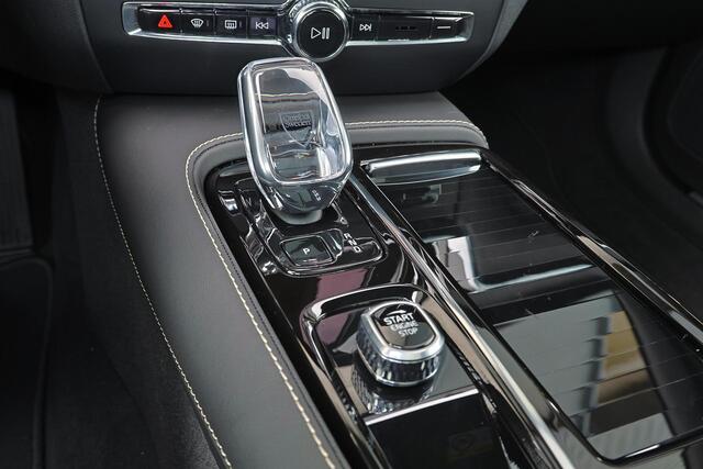 Volvo V60 T6 Recharge AWD Plus Dark - Panorama/schuifdak - IntelliSafe Assist & Surround - 360º Camera - Harman/Kardon audio - Verwarmde voorstoelen, stuur & achterbank - Parkeersensoren voor & achter - Elektr. bedienb. voorstoelen met geheugen - Head up display - Extra getint glas - 19' LMV