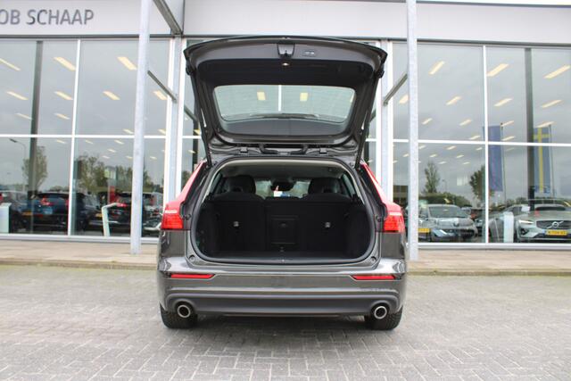 Volvo V60 B3 164PK Automaat Core | Camera | Verw. Stoel- & stuurwiel | Pilot Assist | BLIS | DAB Audio |