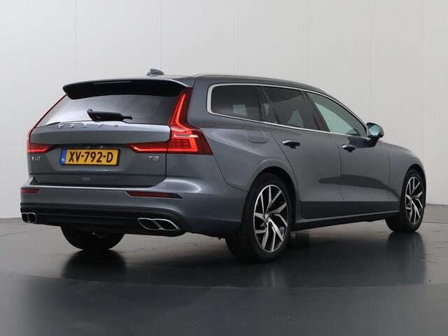Volvo V60 2.0 T5 Momentum Pro 250pk Automaat | Lederen Bekleding | Achteruitrijcamera | Stoelverwarming | – foto 2