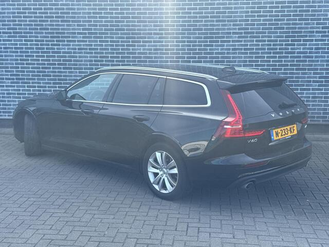 Volvo V60 2.0 B4 Momentum Business | Trekhaak | Achteruitrijcamera | Parkeersensoren | Lederen Bekleding | Stoelverwarming | Cruise Control Adaptief | Navigatie | Apple Carplay | Android Auto
