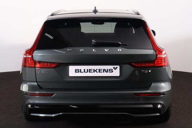 Volvo V60 T6 Recharge AWD Plus Dark - Panorama/schuifdak - IntelliSafe Assist & Surround - 360º Camera - Harman/Kardon audio - Verwarmde voorstoelen, stuur & achterbank - Parkeersensoren voor & achter - Elektr. bedienb. voorstoelen met geheugen - Head up display - Extra getint glas - 19' LMV