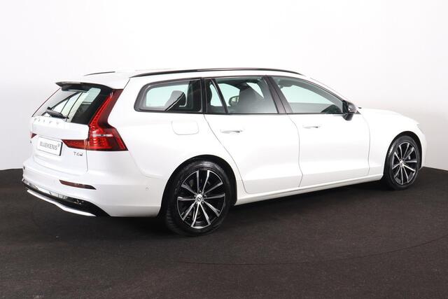 Volvo V60 T6 Recharge AWD Plus Dark - IntelliSafe Assist & Surround - 360º Camera - Harman/Kardon audio - Verwarmde voorstoelen, stuur & achterbank - Parkeersensoren voor & achter - Elektr. bedienb. voorstoelen met geheugen - Inklapbare trekhaak - 18' LMV