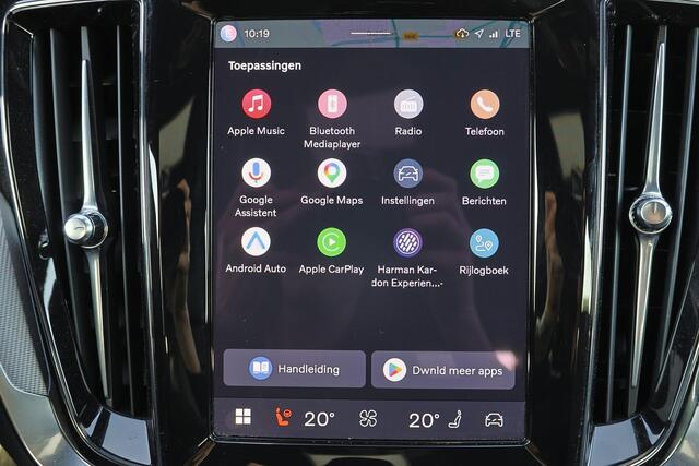Volvo V60 T6 Recharge AWD Plus Dark - IntelliSafe Assist & Surround - 360º Camera - Harman/Kardon audio - Verwarmde voorstoelen, stuur & achterbank - Parkeersensoren voor & achter - Elektr. bedienb. voorstoelen met geheugen - Inklapbare trekhaak - 18' LMV