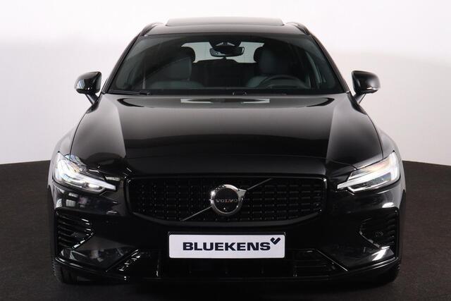 Volvo V60 T6 Recharge AWD Plus Dark - Panorama/schuifdak - IntelliSafe Assist & Surround - 360º Camera - Harman/Kardon audio - Verwarmde voorstoelen, stuur & achterbank - Parkeersensoren voor & achter - Elektr. bedienb. voorstoelen met geheugen - Head up display - Extra getint glas - 19' LMV