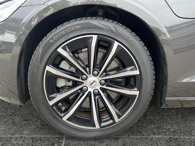 Volvo V60 2.0 T6 Plug-in hybrid AWD Plus Dark l Verwarmbare Voorruit l Trekhaak l 360 camera l