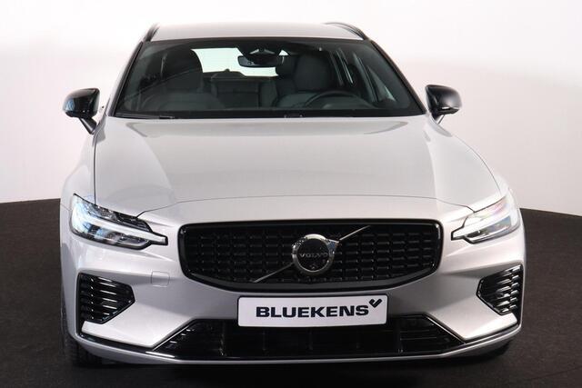 Volvo V60 T6 Recharge AWD Plus Dark - IntelliSafe Assist & Surround - 360º Camera - Harman/Kardon audio - Verwarmde voorstoelen, stuur & achterbank - Parkeersensoren voor & achter - Elektr. bedienb. voorstoelen met geheugen - Inklapbare trekhaak - 18' LMV