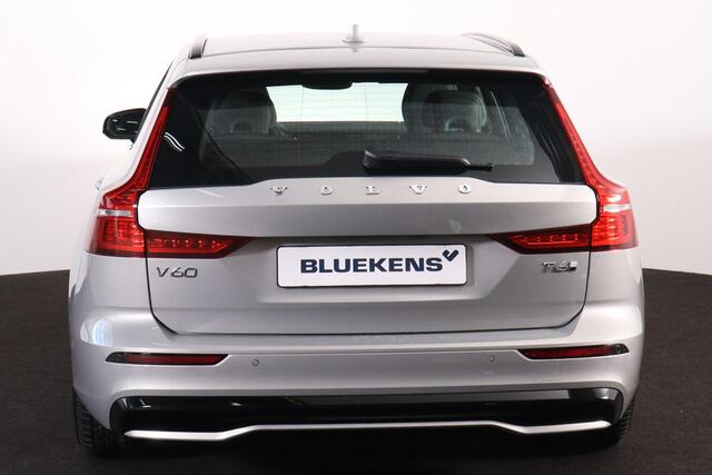 Volvo V60 T6 Recharge AWD Plus Dark - IntelliSafe Assist & Surround - 360º Camera - Harman/Kardon audio - Verwarmde voorstoelen, stuur & achterbank - Parkeersensoren voor & achter - Elektr. bedienb. voorstoelen met geheugen - Inklapbare trekhaak - 18' LMV