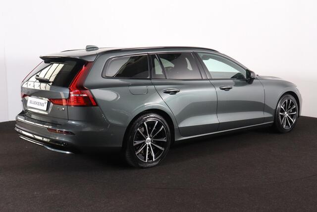 Volvo V60 T8 Recharge AWD Plus Dark - Panorama/schuifdak - IntelliSafe Assist & Surround - 360º Camera - Harman/Kardon audio - Verwarmde voorstoelen, stuur & achterbank - Parkeersensoren voor & achter - Elektr. bedienb. voorstoelen met geheugen - Head up display - Extra getint glas - Inklapbare trekhaak - 18' LMV – foto 5