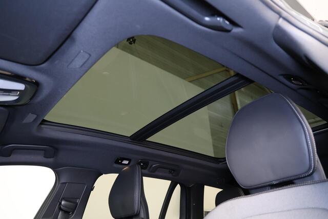 Volvo V60 T8 Recharge AWD Plus Dark - Panorama/schuifdak - IntelliSafe Assist & Surround - 360º Camera - Harman/Kardon audio - Verwarmde voorstoelen, stuur & achterbank - Parkeersensoren voor & achter - Elektr. bedienb. voorstoelen met geheugen - Head up display - Extra getint glas - Inklapbare trekhaak - 18' LMV – foto 6