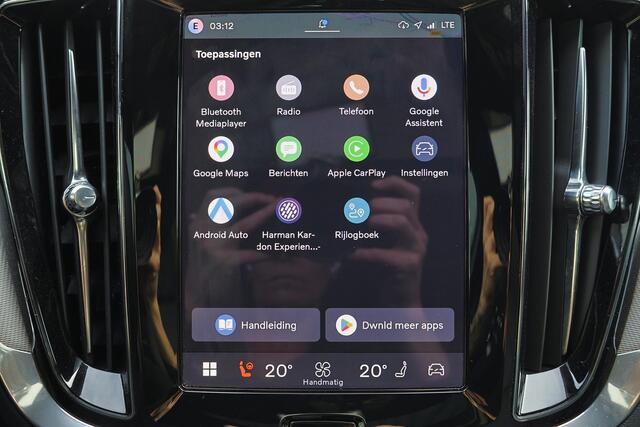 Volvo V60 T8 Recharge AWD Plus Dark - Panorama/schuifdak - IntelliSafe Assist & Surround - 360º Camera - Harman/Kardon audio - Verwarmde voorstoelen, stuur & achterbank - Parkeersensoren voor & achter - Elektr. bedienb. voorstoelen met geheugen - Head up display - Extra getint glas - Inklapbare trekhaak - 18' LMV – foto 7