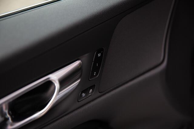 Volvo V60 2.0 T8 Recharge AWD R-Design , Trekhaak, Cruise control, Achterstoelen verwarmd, – foto 5