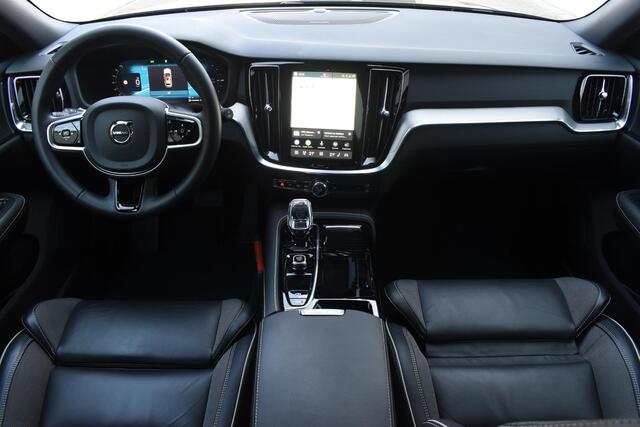Volvo V60 T8 455PK Plug-in hybrid AWD Plus Dark Adaptive Cruise Control / 360 Camera / Harman Kardon / Head-up display / Panorama schuifdak / Stoel- en stuurverwarming / Stoelverwarming achter / Trekhaak elektrisch wegklapbaar / Elektrische stoelen met geheugen – foto 3