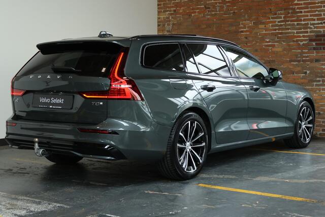 Volvo V60 T8 Plug-in hybrid AWD Plus Dark | Panoramadak | Trekhaak | Verwarmbare voorstoelen, achterbank en stuurwiel | Head-up display | 360 graden camera | Premium audio by Harman Kardon | Adaptieve cruise control – foto 3