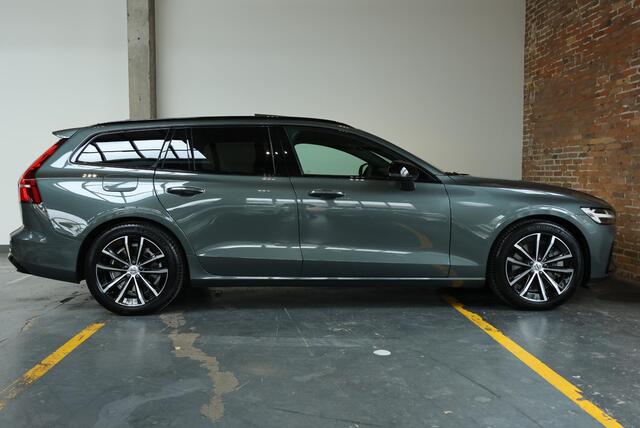 Volvo V60 T8 Plug-in hybrid AWD Plus Dark | Panoramadak | Trekhaak | Verwarmbare voorstoelen, achterbank en stuurwiel | Head-up display | 360 graden camera | Premium audio by Harman Kardon | Adaptieve cruise control – foto 4