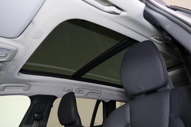 Volvo V60 T6 Recharge AWD Plus Dark - Panorama/schuifdak - IntelliSafe Assist & Surround - 360º Camera - Harman/Kardon audio - Verwarmde voorstoelen, stuur & achterbank - Parkeersensoren voor & achter - Elektr. bedienb. voorstoelen met geheugen - Head up display - Extra getint glas - 19' LMV – foto 6