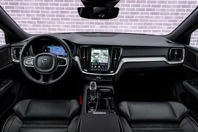 Volvo V60 2.0 T8 Plug-in Hybrid AWD Plus Dark | SOH:100% | PHEV Long Range | Trekhaak | Sportstoelen | Panoramadak | Harman Kardon Audio | Head-up Display | 360 Graden Camera | Stoelverwarming voor en achter | Keyless Entry | Elektrische Achterklep | Elektrisch Verstelbare Voorstoelen | Cruise Control Adaptief | BLIS | Google Navigatie | Apple Carplay | Android Auto – foto 4
