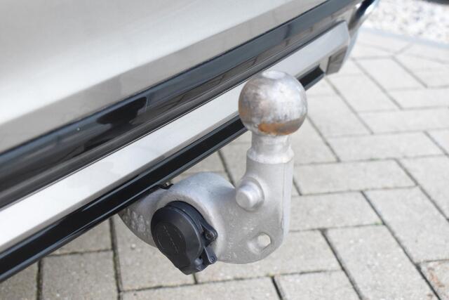 Volvo V60 T8 Twin Engine 390PK Automaat AWD R-Design / Adaptive Cruise Control / 360 Camera / Harman Kardon / Stoel- en stuurverwarming / Stoelverwarming achter / Trekhaak elektrisch wegklapbaar / Elektrische stoelen met geheugen – foto 4