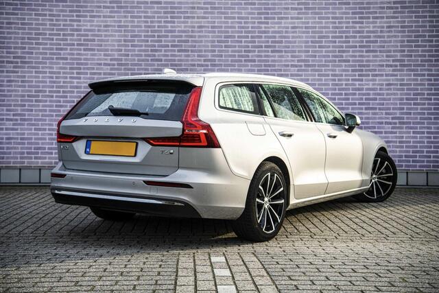 Volvo V60 2.0 T6 Plug-in Hybrid AWD Essential Bright | PHEV Long Range | Trekhaak | Lederen Bekleding | Achteruitrijcamera | Parkeersensoren | Stoelverwarming voor en achter | Cruise Control Adaptief | BLIS | Google Navigatie | Apple Carplay | Android Auto – foto 2