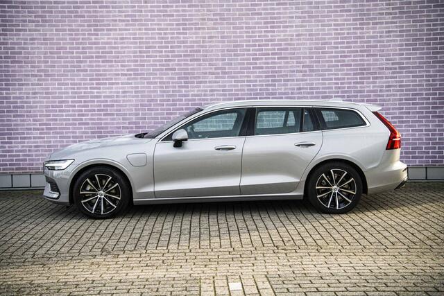 Volvo V60 2.0 T6 Plug-in Hybrid AWD Essential Bright | PHEV Long Range | Trekhaak | Lederen Bekleding | Achteruitrijcamera | Parkeersensoren | Stoelverwarming voor en achter | Cruise Control Adaptief | BLIS | Google Navigatie | Apple Carplay | Android Auto – foto 4