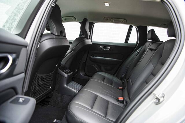 Volvo V60 2.0 T6 Plug-in Hybrid AWD Essential Bright | PHEV Long Range | Trekhaak | Lederen Bekleding | Achteruitrijcamera | Parkeersensoren | Stoelverwarming voor en achter | Cruise Control Adaptief | BLIS | Google Navigatie | Apple Carplay | Android Auto – foto 7