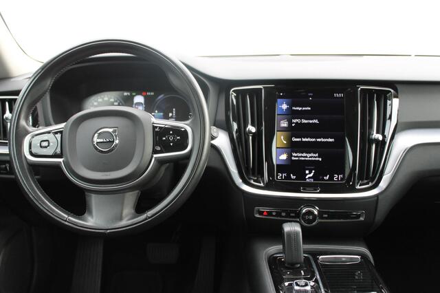 Volvo V60 T6 340PK Automaat Recharge AWD Business Pro Road Sign Information / Adaptieve Cruise Control / 18" lichtmetalen velgen / Stoelverwarming / Stuurwielverwarming / – foto 2
