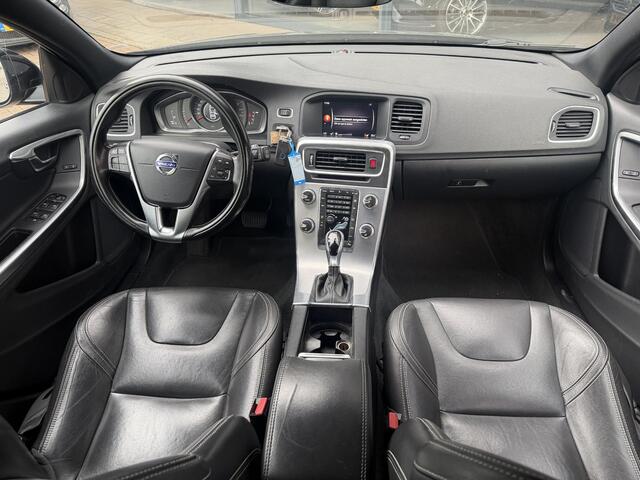 Volvo V60 2.0 D2 Polar+ Dynamic AUTOMAAT | LEDER | NAVIAGTIE | AIRCO | CRUISE CONTROL | STOELVERWARMING | LED | BI-XENON | PARKEER SENSOREN | – foto 2