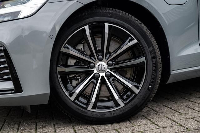 Volvo V60 2.0 T8 Plug-in Hybrid AWD Plus Dark | SOH:100% | PHEV Long Range | Trekhaak | Sportstoelen | Panoramadak | Harman Kardon Audio | Head-up Display | 360 Graden Camera | Stoelverwarming voor en achter | Keyless Entry | Elektrische Achterklep | Elektrisch Verstelbare Voorstoelen | Cruise Control Adaptief | BLIS | Google Navigatie | Apple Carplay | Android Auto – foto 8