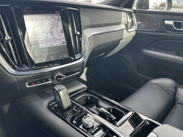 Volvo V60 2.0 T8 Twin Engine AWD R-Design Black Edition 390 PK als nieuw – foto 10