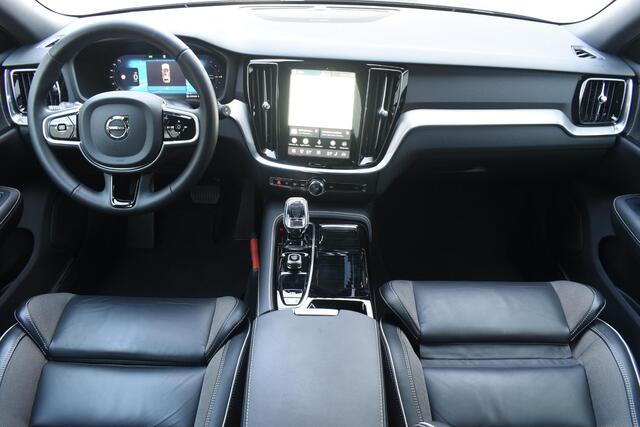 Volvo V60 T6 350PK Plug-in hybrid AWD Plus Dark / Adaptive Cruise Control / 360 Camera / Harman Kardon / Stoel- en stuurverwarming / Stoelverwarming achter / Trekhaak elektrisch wegklapbaar / Elektrische stoelen met geheugen – foto 3