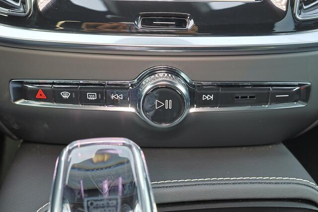 Volvo V60 T6 Recharge AWD Plus Dark - Panorama/schuifdak - IntelliSafe Assist & Surround - 360º Camera - Harman/Kardon audio - Verwarmde voorstoelen, stuur & achterbank - Parkeersensoren voor & achter - Elektr. bedienb. voorstoelen met geheugen - Head up display - Extra getint glas - 19' LMV – foto 8