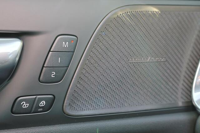 Volvo V60 T6 Recharge AWD Plus Dark - Panorama/schuifdak - IntelliSafe Assist & Surround - 360º Camera - Harman/Kardon audio - Verwarmde voorstoelen, stuur & achterbank - Parkeersensoren voor & achter - Elektr. bedienb. voorstoelen met geheugen - Head up display - Extra getint glas - 19' LMV – foto 10