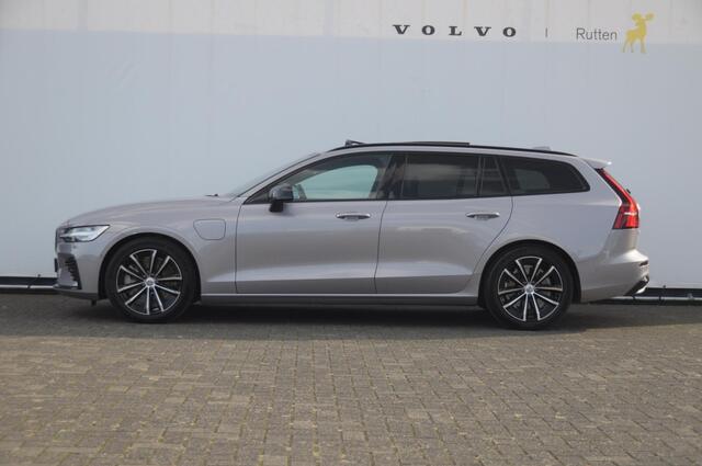 Volvo V60 T8 455PK Automaat Plug-in hybrid AWD Plus Dark Trekhaak / Head up display / / Trekhaak / Panoramadak / Keyless entry / Elektrische achterklep / Stoel - en stuurwielverwarming / BLIS / Adaptieve cruise control / Parkeersensoren met camera – foto 3