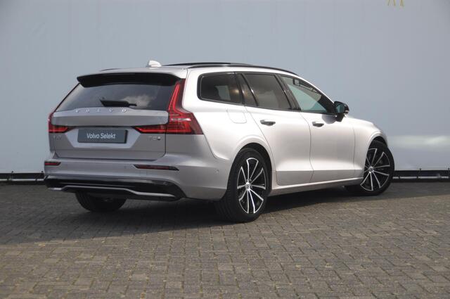 Volvo V60 T8 455PK Automaat Plug-in hybrid AWD Plus Dark Trekhaak / Head up display / / Trekhaak / Panoramadak / Keyless entry / Elektrische achterklep / Stoel - en stuurwielverwarming / BLIS / Adaptieve cruise control / Parkeersensoren met camera – foto 6