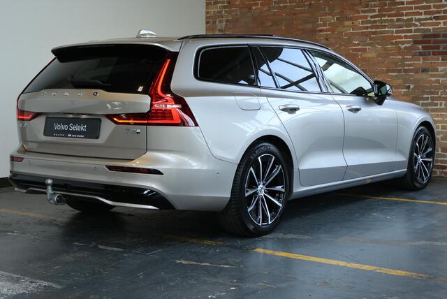 Volvo V60 T8 Plug-in hybrid AWD Plus Dark | Trekhaak | Panoramadak | Verwarmbare voorstoelen, achterbank en stuurwiel | Head-up display | 360 graden camera | Premium audio by Harman Kardon | Apple carplay/Android auto | Keyless | – foto 3