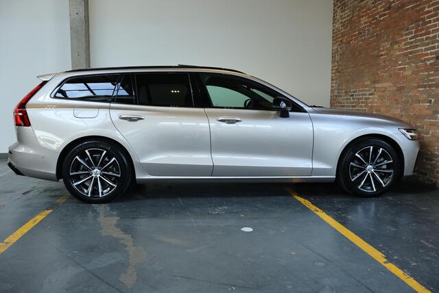 Volvo V60 T8 Plug-in hybrid AWD Plus Dark | Trekhaak | Panoramadak | Verwarmbare voorstoelen, achterbank en stuurwiel | Head-up display | 360 graden camera | Premium audio by Harman Kardon | Apple carplay/Android auto | Keyless | – foto 4