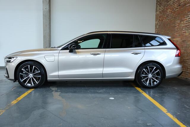 Volvo V60 T8 Plug-in hybrid AWD Plus Dark | Trekhaak | Panoramadak | Verwarmbare voorstoelen, achterbank en stuurwiel | Head-up display | 360 graden camera | Premium audio by Harman Kardon | Apple carplay/Android auto | Keyless | – foto 6