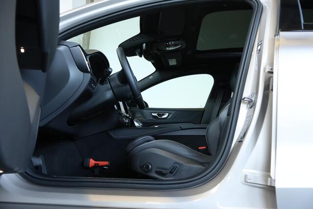 Volvo V60 T8 Plug-in hybrid AWD Plus Dark | Trekhaak | Panoramadak | Verwarmbare voorstoelen, achterbank en stuurwiel | Head-up display | 360 graden camera | Premium audio by Harman Kardon | Apple carplay/Android auto | Keyless | – foto 9