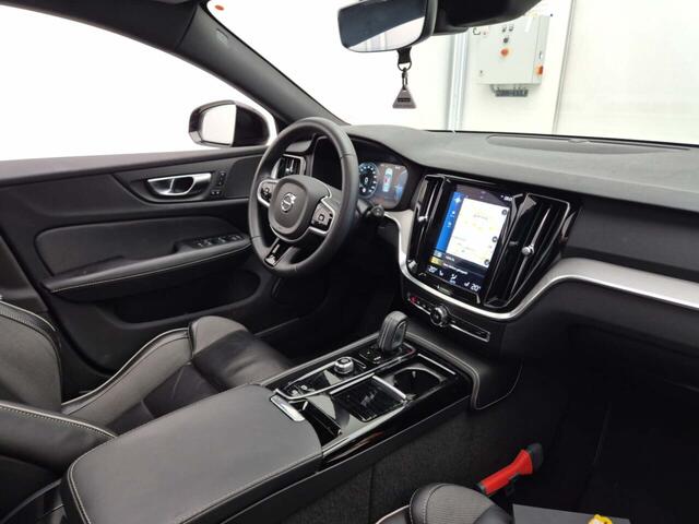 Volvo V60 2.0 T6 Phev AWD Plus Dark / NL-Auto / Pano / Contourstoelen / Enz. – foto 2