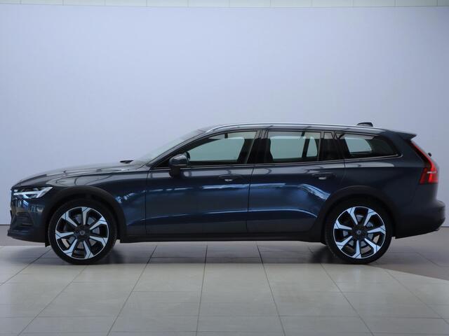 Volvo V60 CROSS COUNTRY T5 AWD Pro / Trekhaak / Pan. dak / Elektr. bed. stoel / Harman Kardon