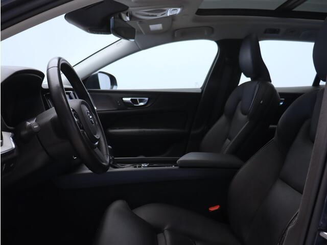 Volvo V60 CROSS COUNTRY T5 AWD Pro / Trekhaak / Pan. dak / Elektr. bed. stoel / Harman Kardon