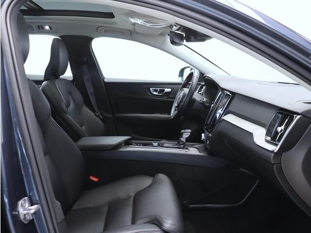 Volvo V60 CROSS COUNTRY T5 AWD Pro / Trekhaak / Pan. dak / Elektr. bed. stoel / Harman Kardon