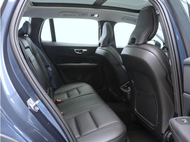 Volvo V60 CROSS COUNTRY T5 AWD Pro / Trekhaak / Pan. dak / Elektr. bed. stoel / Harman Kardon