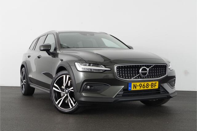 Volvo V60 CROSS COUNTRY 2.0 B5 AWD Pro 250pk > Kleur: PINE GREY/Blis/Trekhaak/Pilot assist...