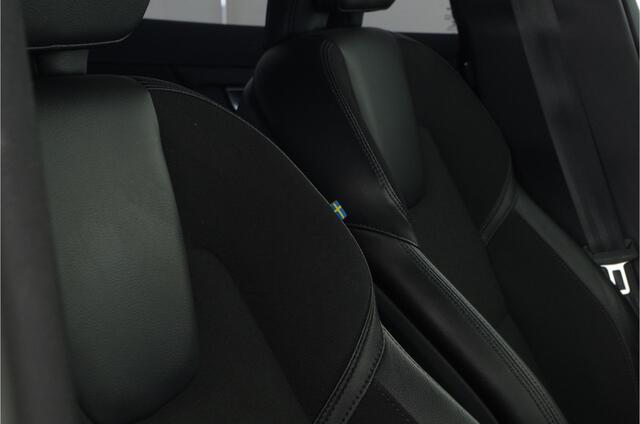 Volvo V60 CROSS COUNTRY 2.0 B5 AWD Pro 250pk > Kleur: PINE GREY/Blis/Trekhaak/Pilot assist...