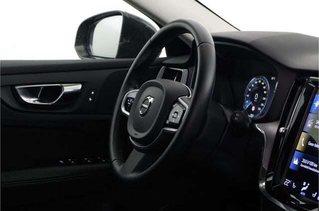 Volvo V60 CROSS COUNTRY 2.0 B5 AWD Pro 250pk > Kleur: PINE GREY/Blis/Trekhaak/Pilot assist...